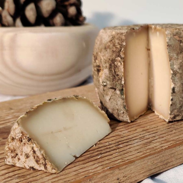 Tomme(tte) de brebis fermière