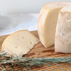 Tomme(tte) de brebis fermière